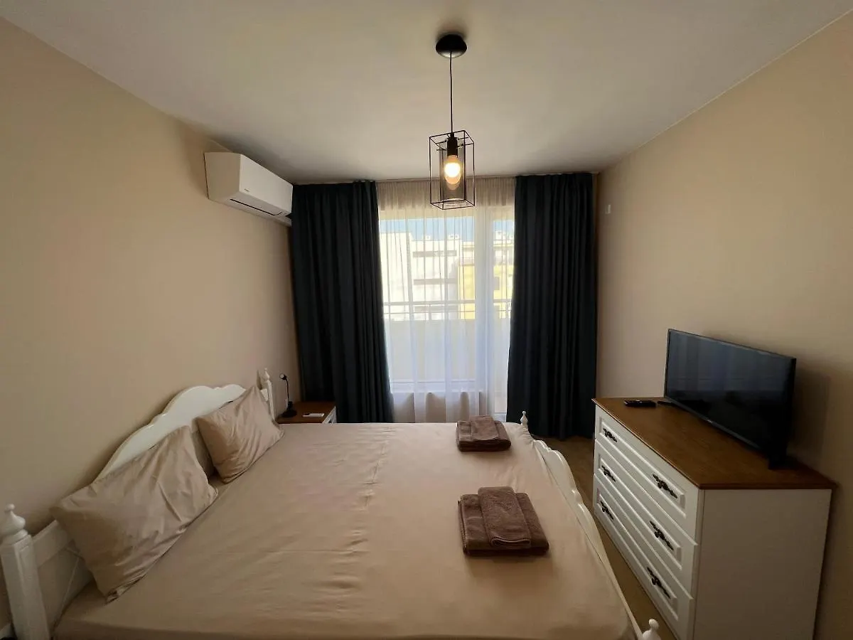 Apartamento Emerald Suite With Private Parking Varna Bulgária